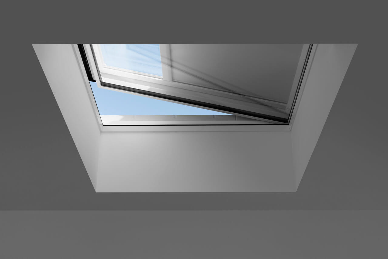 //sc10103.azureedge.net/-/media/products/16-9/flat-roof-window/curved-glass/id10112108-143575-01-xxl.jpg?cx=0.5&cy=0.5