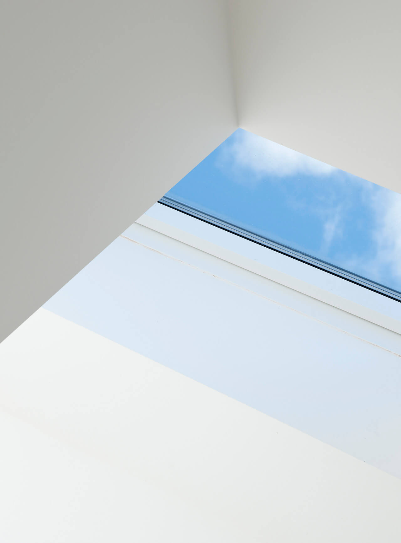 //sc10103.azureedge.net/-/media/products/16-9/flat-roof-window/flat-glass/img-carbonlight-homes.jpg?cx=0.5&cy=0.5