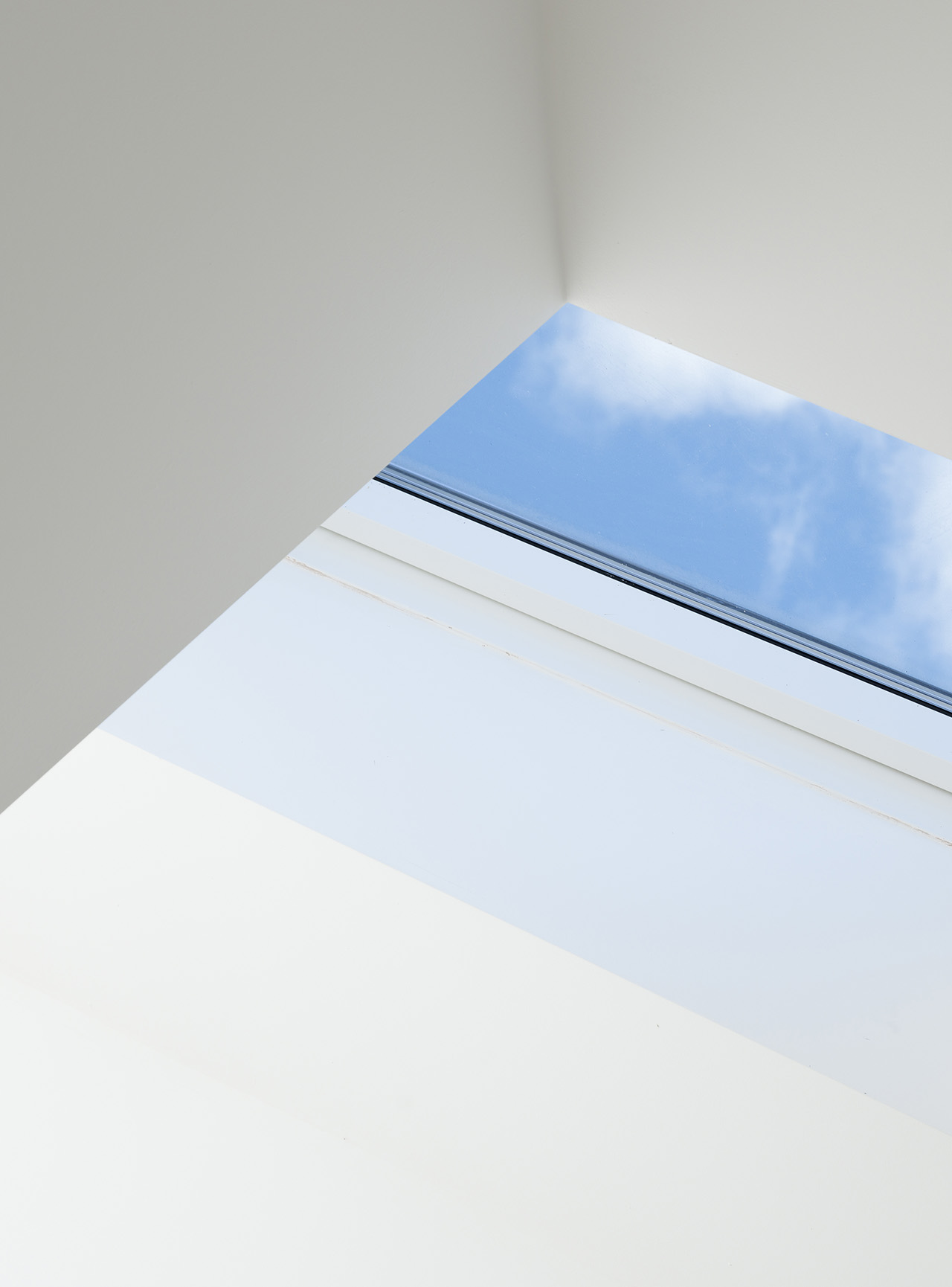//sc10103.azureedge.net/-/media/products/16-9/flat-roof-window/glazed-dome/img-carbonlight-homes.jpg?cx=0.5&cy=0.5