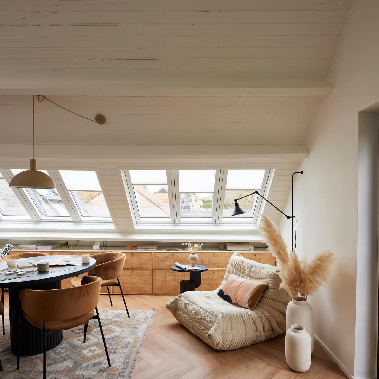 Lounge area in the attic with roof windows.