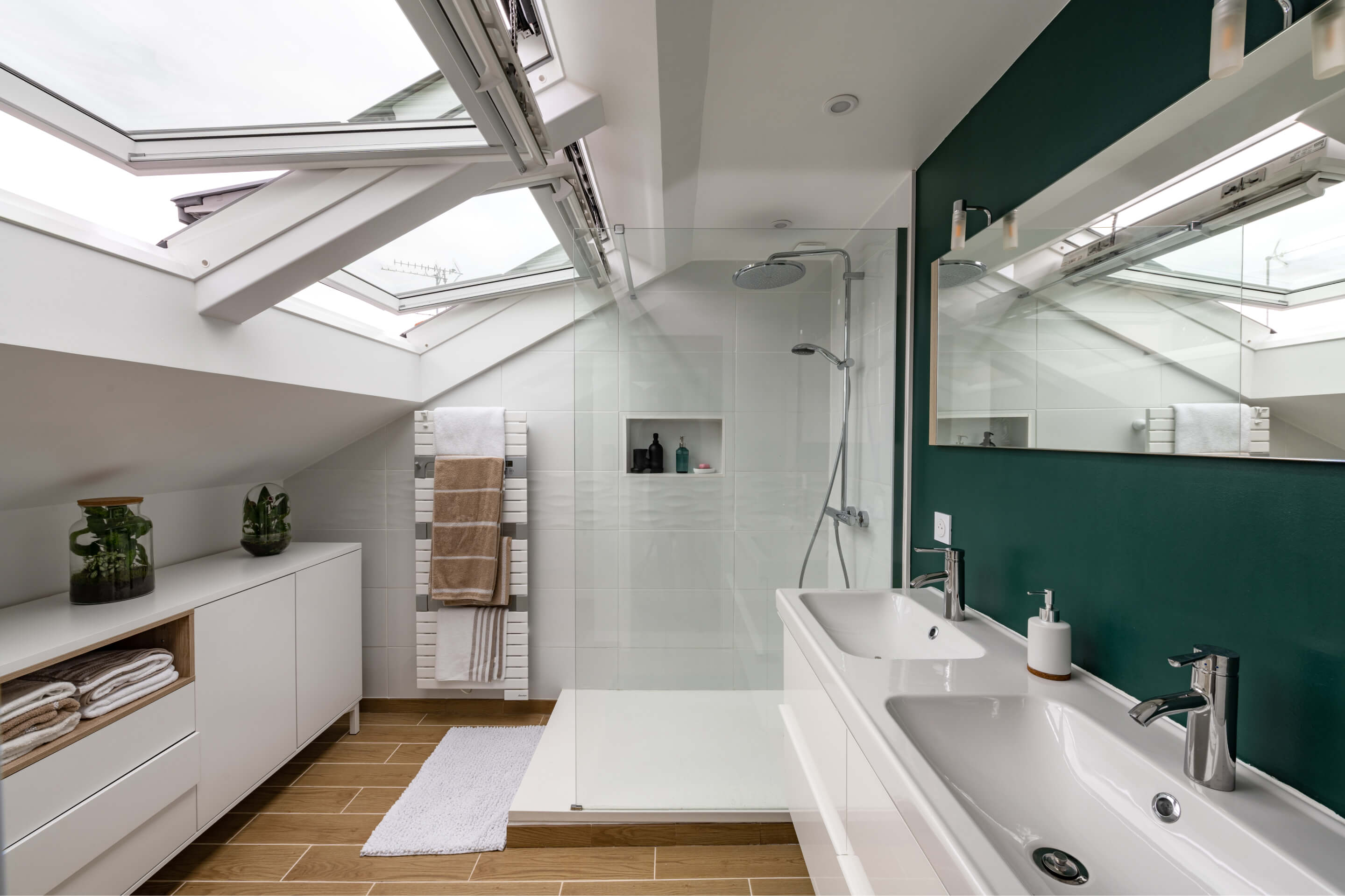 Bathroom with roof window